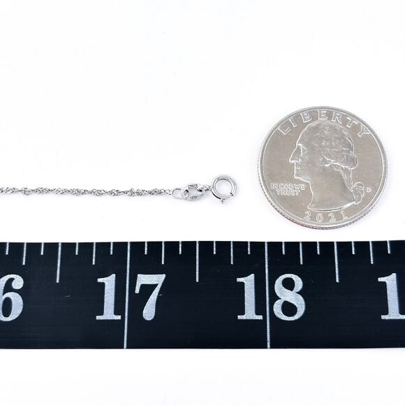 Vintage Italy Sterling Silver 925 1mm Twisted Chain Necklace 17.75" - Picture 2 of 3